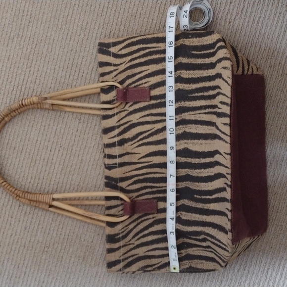 Tiger Burlap Water Resistant Lined Bag - Picture 6 of 8